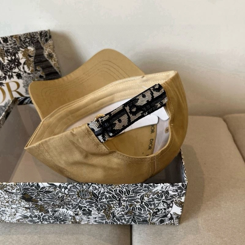 Christian Dior Caps Functional 259237