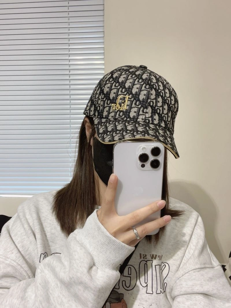 Minimalist Christian Dior Caps 262211