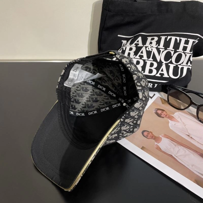 Minimalist Christian Dior Caps 262211