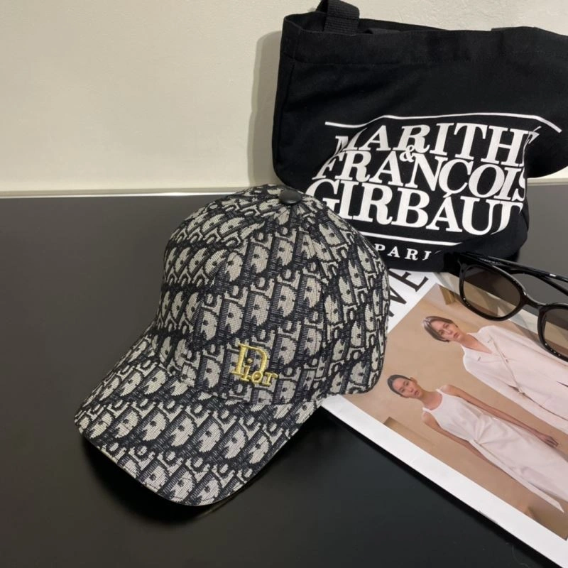 Minimalist Christian Dior Caps 262211