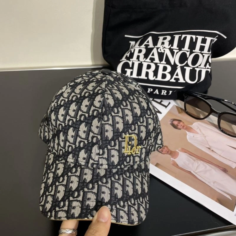 Minimalist Christian Dior Caps 262211