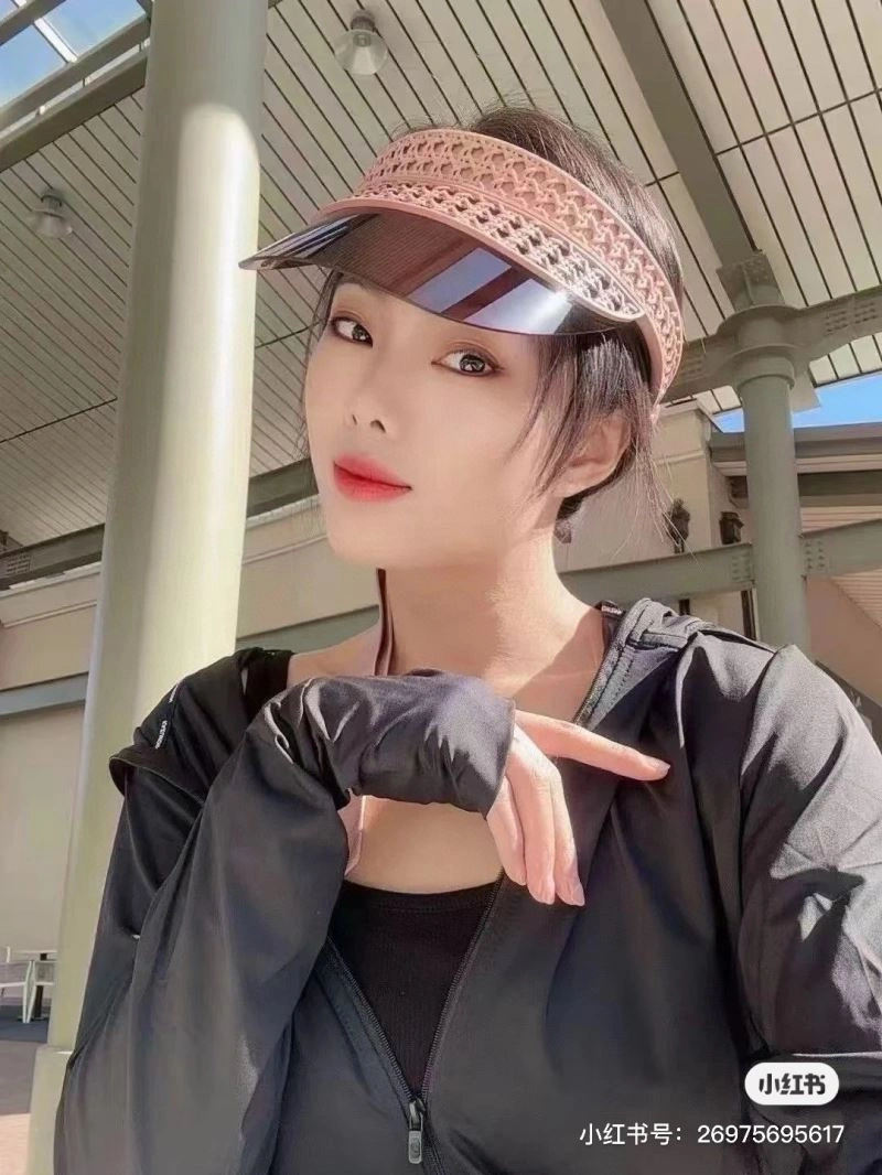 Christian Dior Caps Versatile 262641