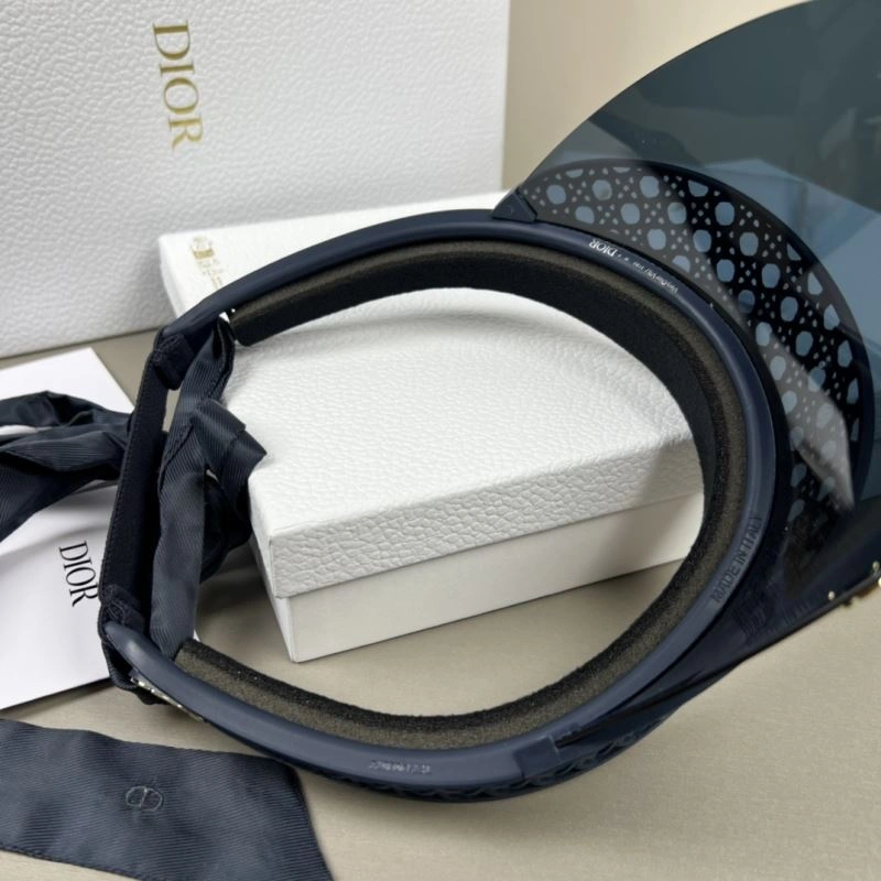 Christian Dior Caps Sophisticated 262643