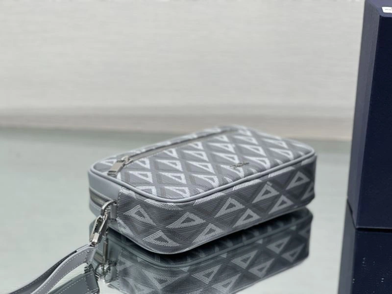 Neat Christian Dior Clutch Bags 76117