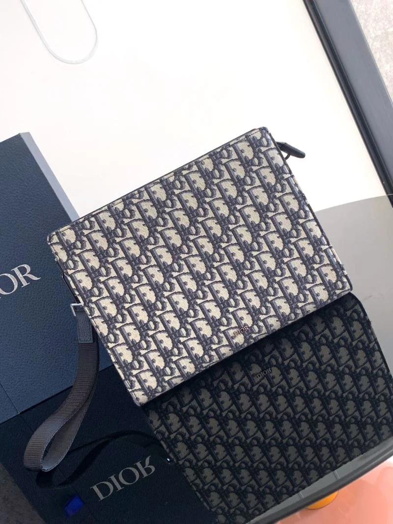 Supportive Christian Dior Clutch Bags 47649