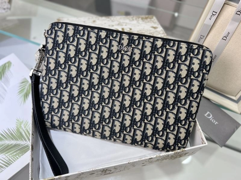 Elegant Christian Dior Clutch Bags 77140