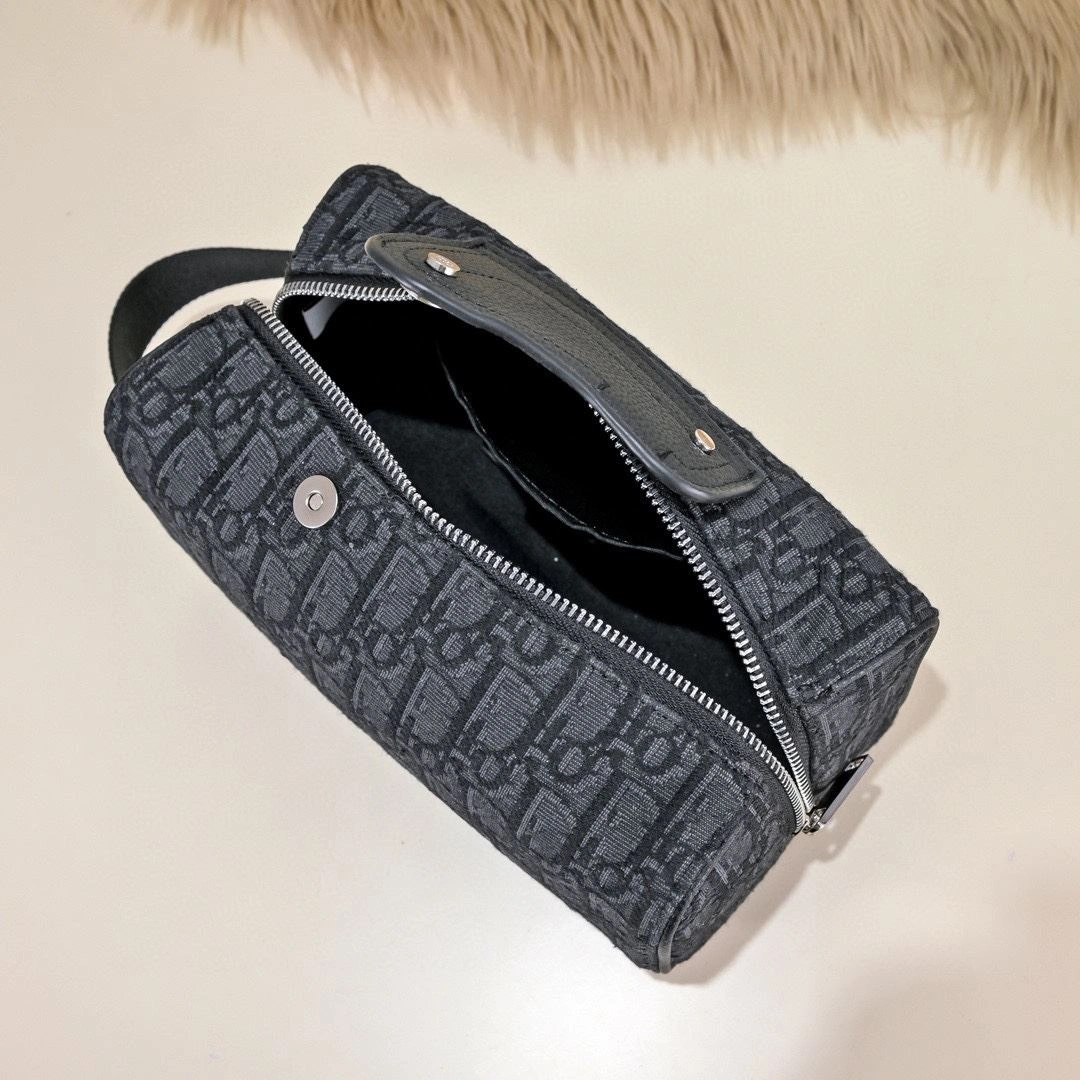Christian Dior Cosmetic Bags HighPerformance 91210