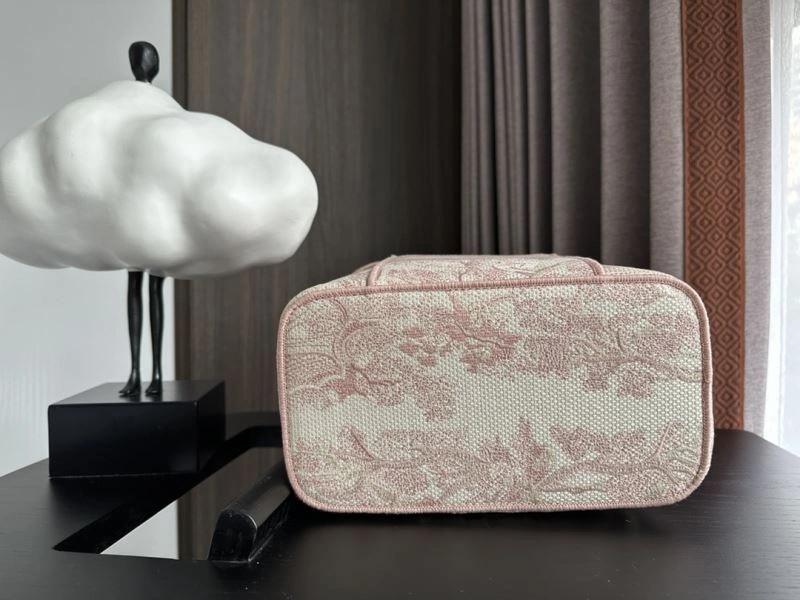 Refined Christian Dior Cosmetic Bags 71211