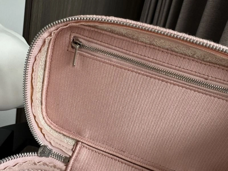 Refined Christian Dior Cosmetic Bags 71211