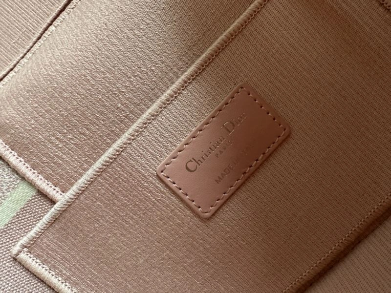 Refined Christian Dior Cosmetic Bags 71211