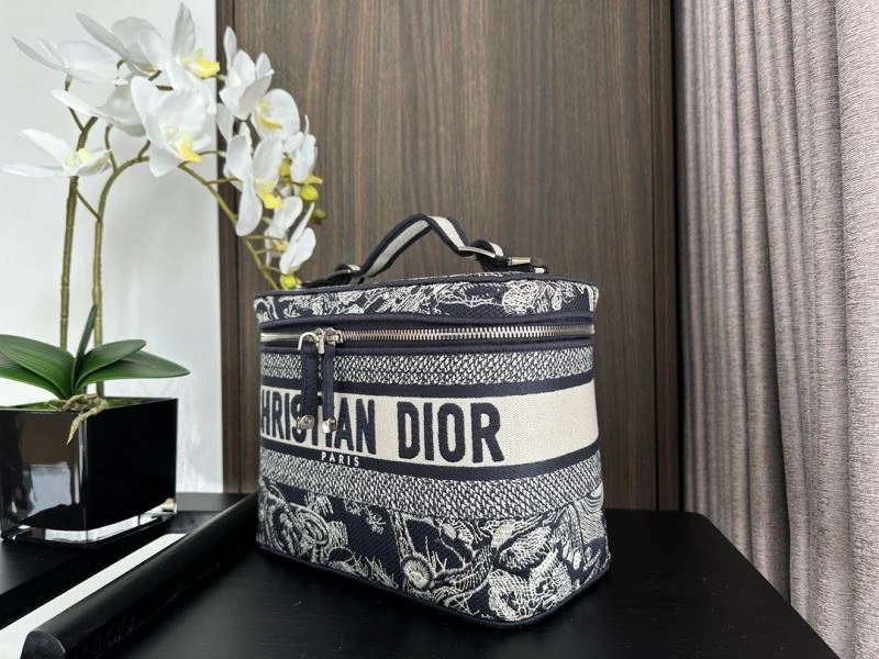 Elegant Christian Dior Cosmetic Bags 71234