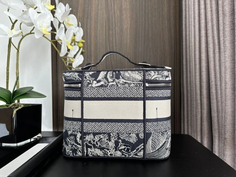 Elegant Christian Dior Cosmetic Bags 71234