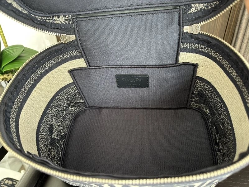 Elegant Christian Dior Cosmetic Bags 71234