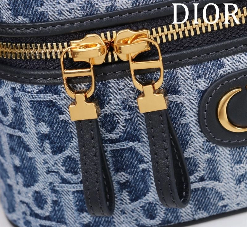 Effortless Christian Dior Cosmetic Bags 71173