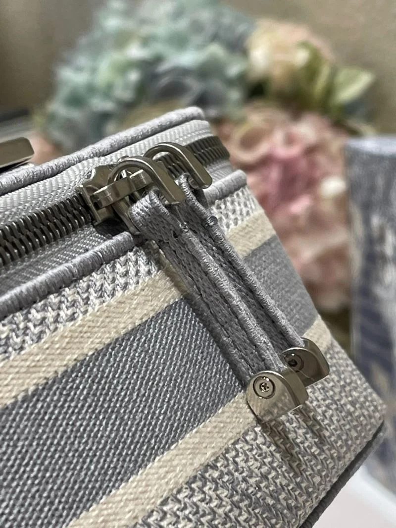 Affordable Christian Dior Cosmetic Bags 47593