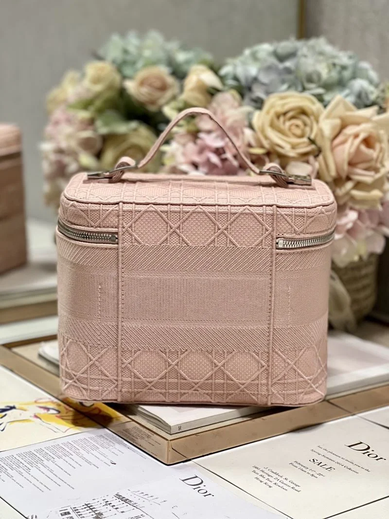 Supportive Christian Dior Cosmetic Bags 47587