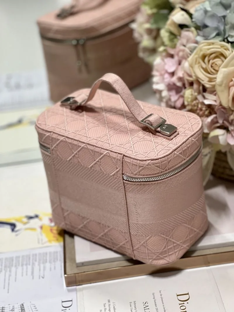 Supportive Christian Dior Cosmetic Bags 47587