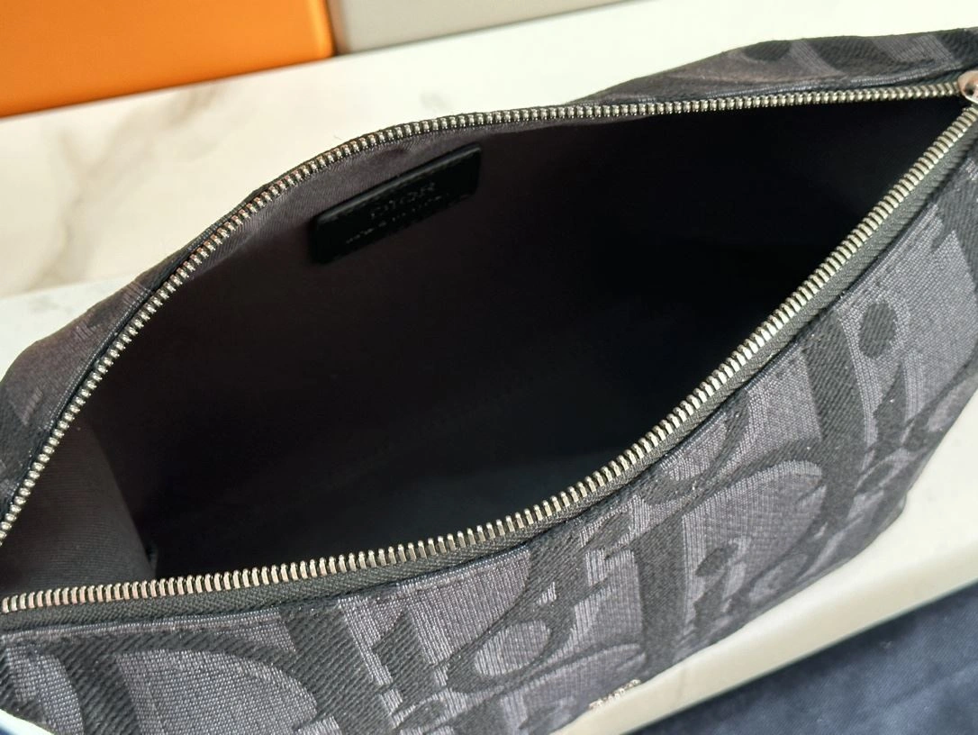 Supportive Christian Dior Cosmetic Bags 92226