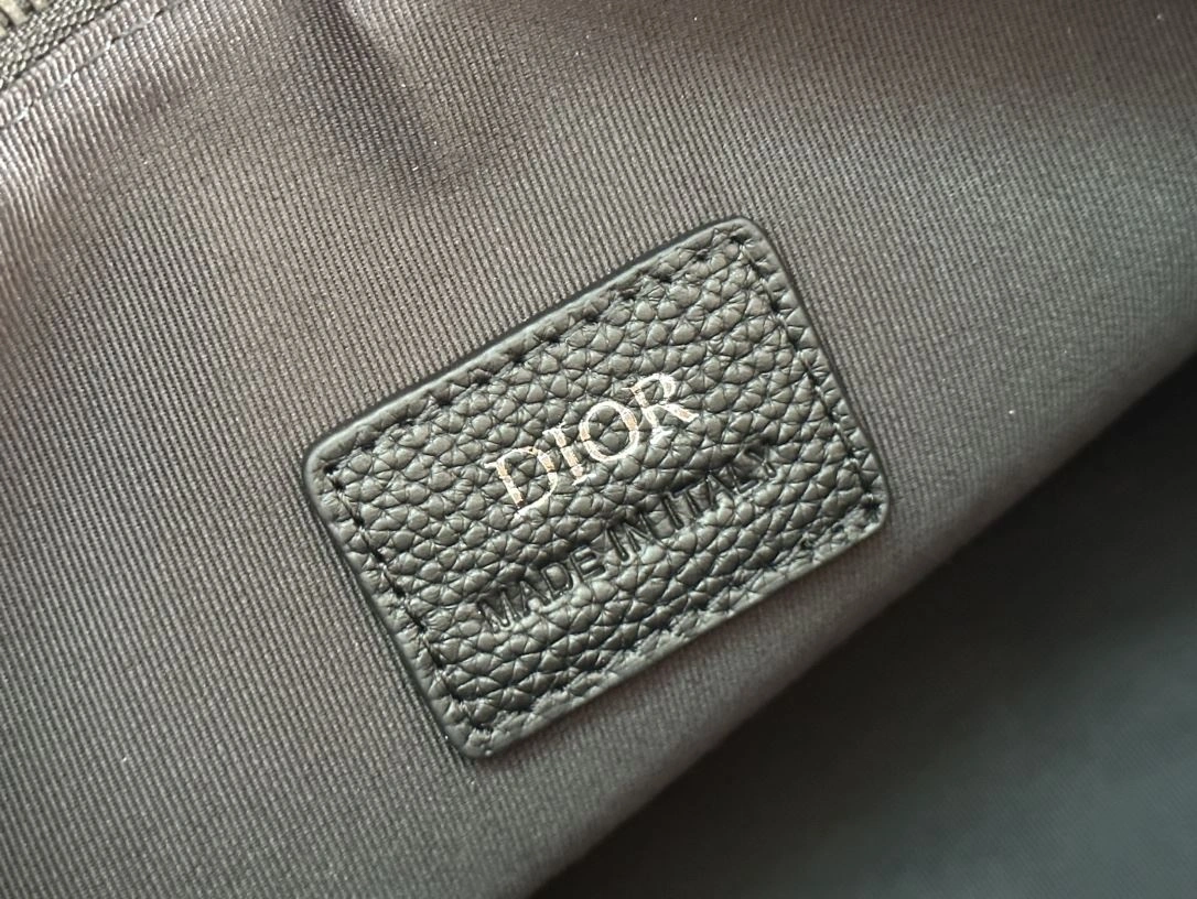 Supportive Christian Dior Cosmetic Bags 92226