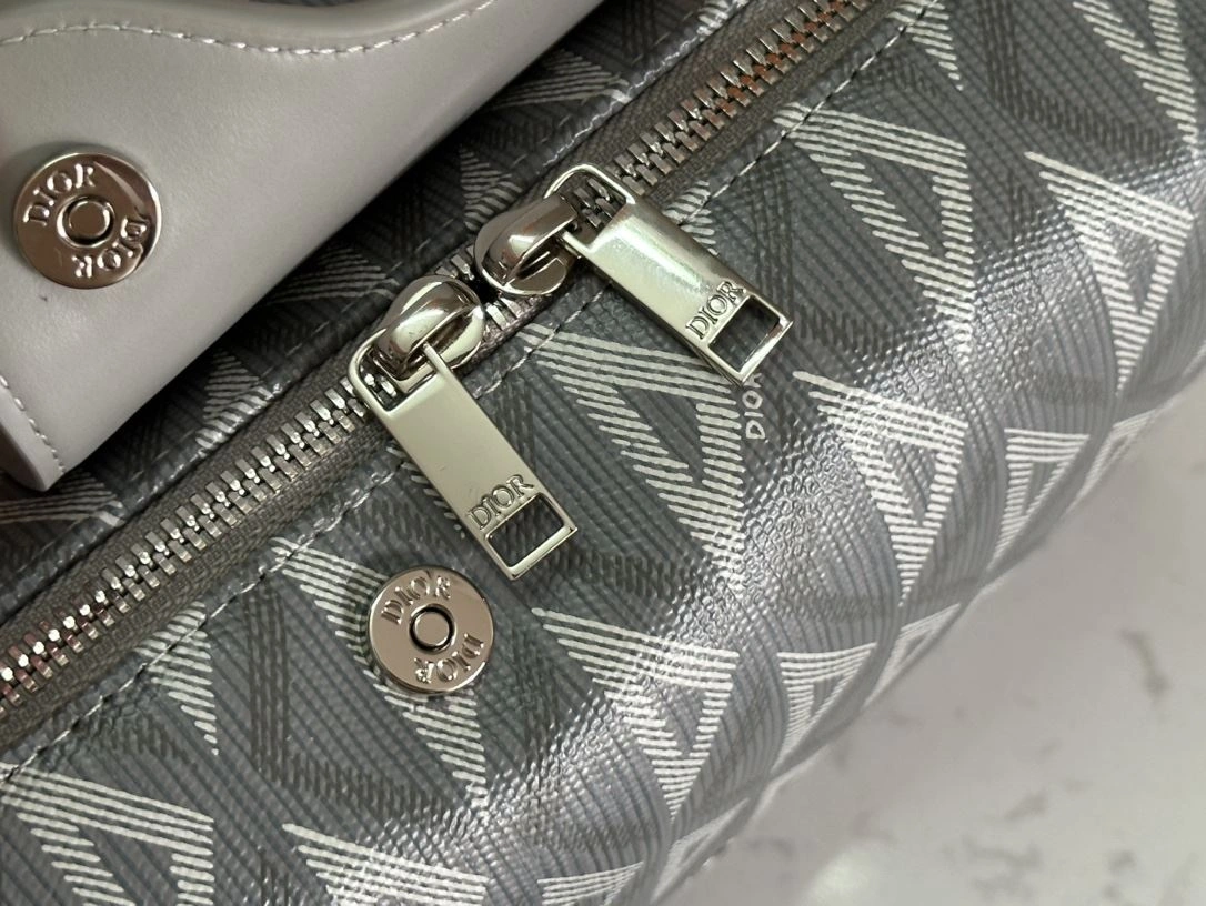 Timeless Christian Dior Cosmetic Bags 92225