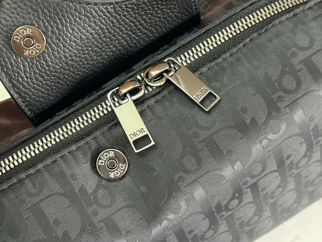 Chic Christian Dior Cosmetic Bags 92267