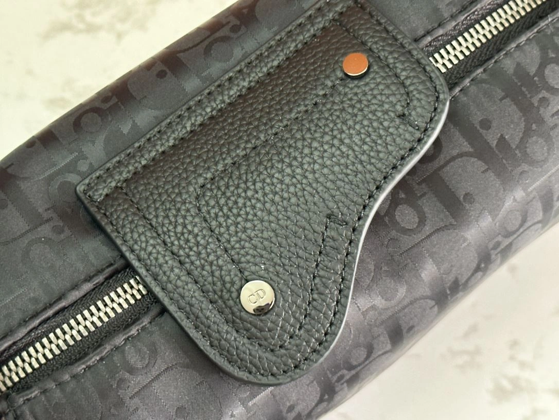 Chic Christian Dior Cosmetic Bags 92267