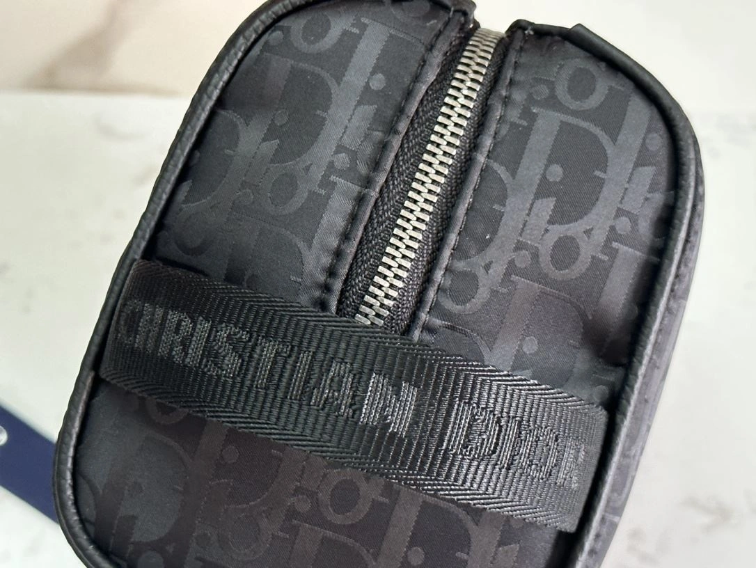 Chic Christian Dior Cosmetic Bags 92267
