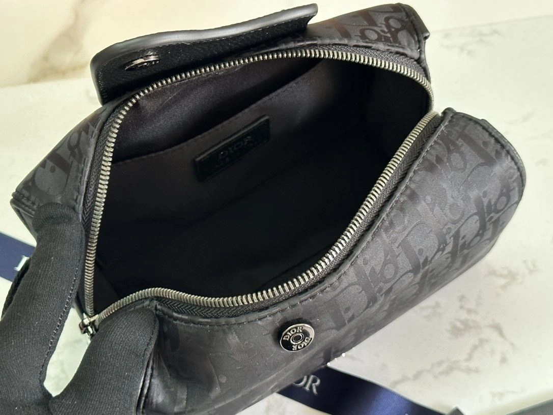 Chic Christian Dior Cosmetic Bags 92267