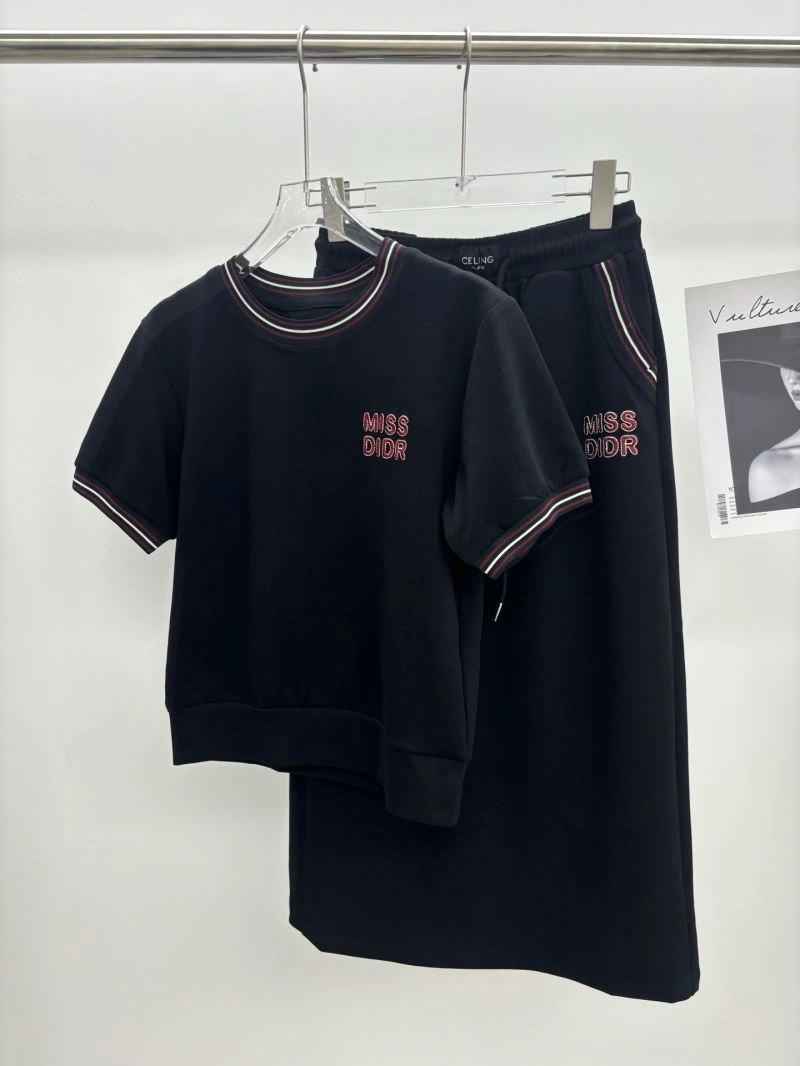 WellDesigned Christian Dior Dress Suits 117623