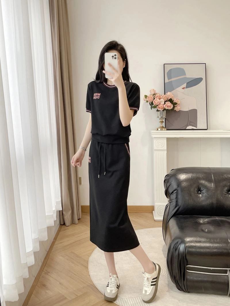 WellDesigned Christian Dior Dress Suits 117623