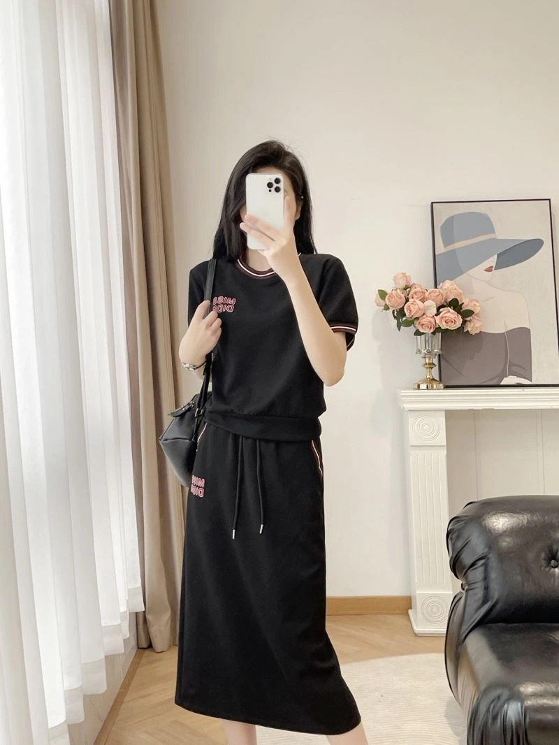 WellDesigned Christian Dior Dress Suits 117623