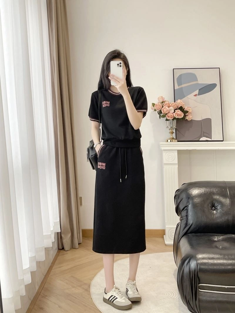 WellDesigned Christian Dior Dress Suits 117623