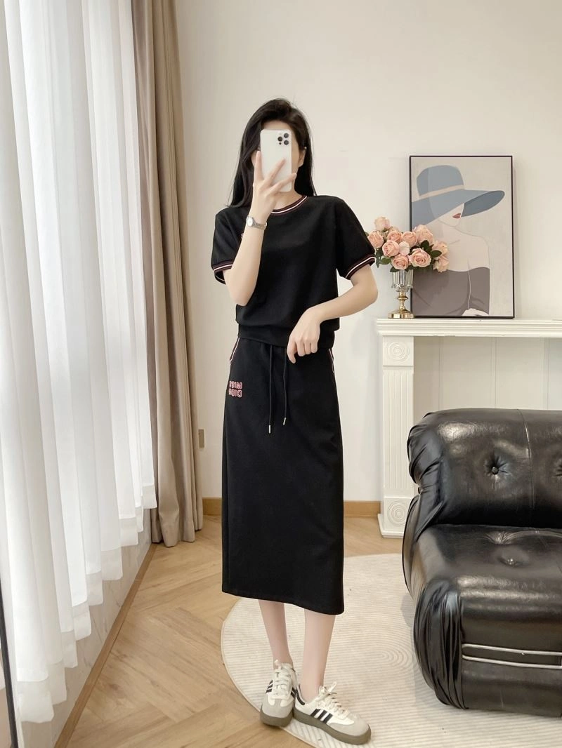 WellDesigned Christian Dior Dress Suits 117623