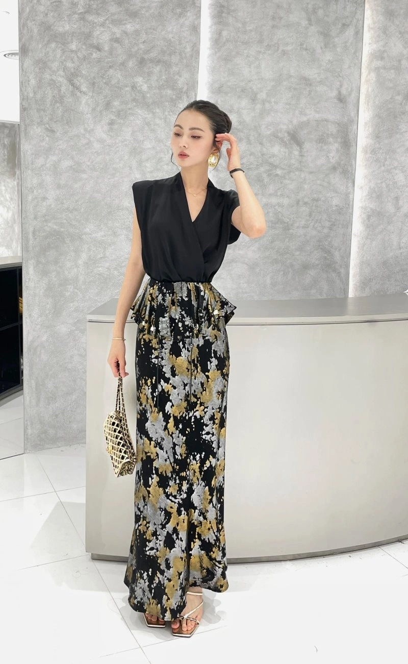 Sleek Christian Dior Dress Suits 113076