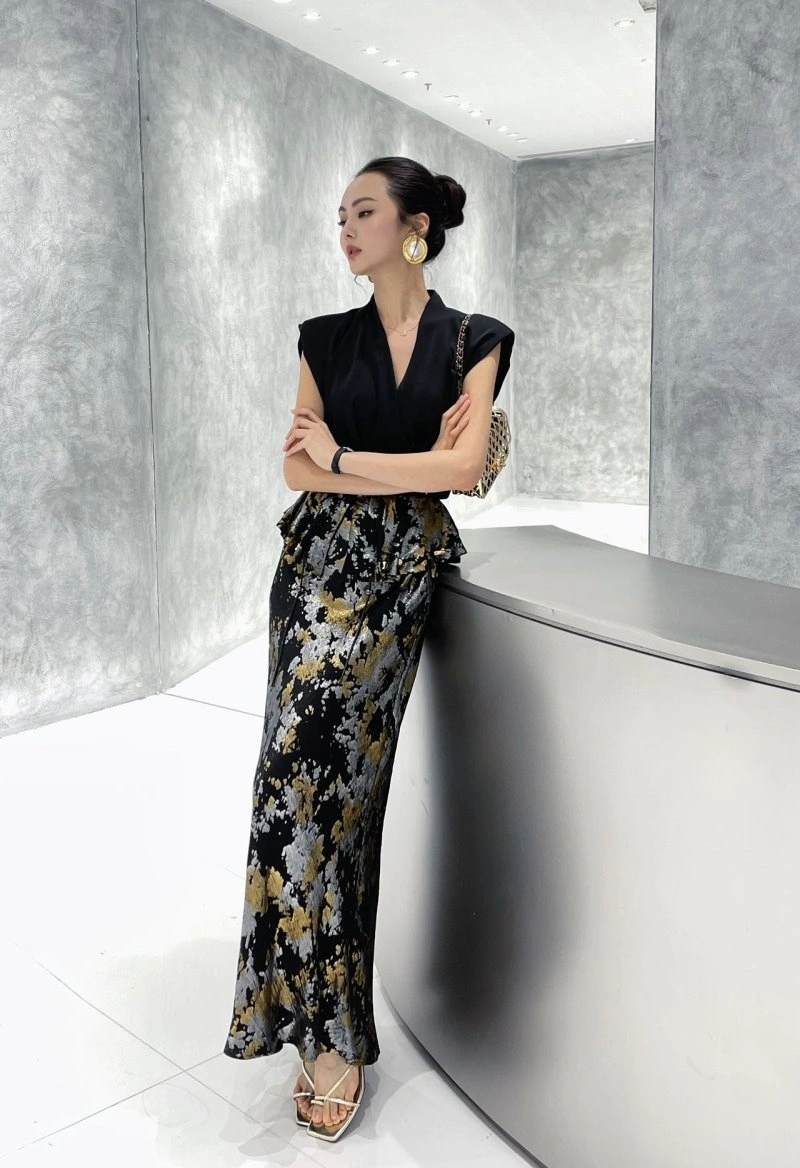 Sleek Christian Dior Dress Suits 113076
