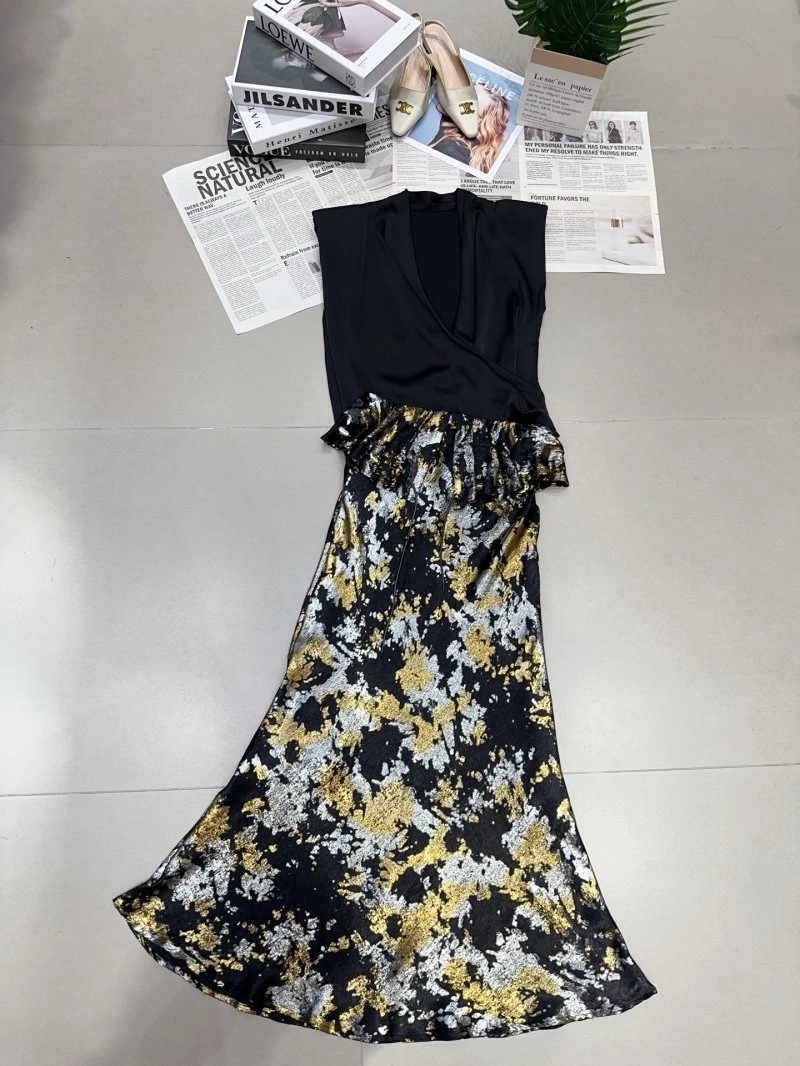 Sleek Christian Dior Dress Suits 113076