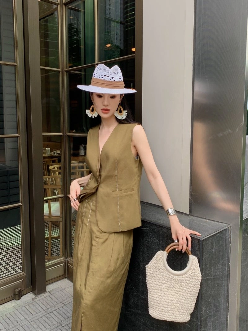 Stylish Christian Dior Dress Suits 113060