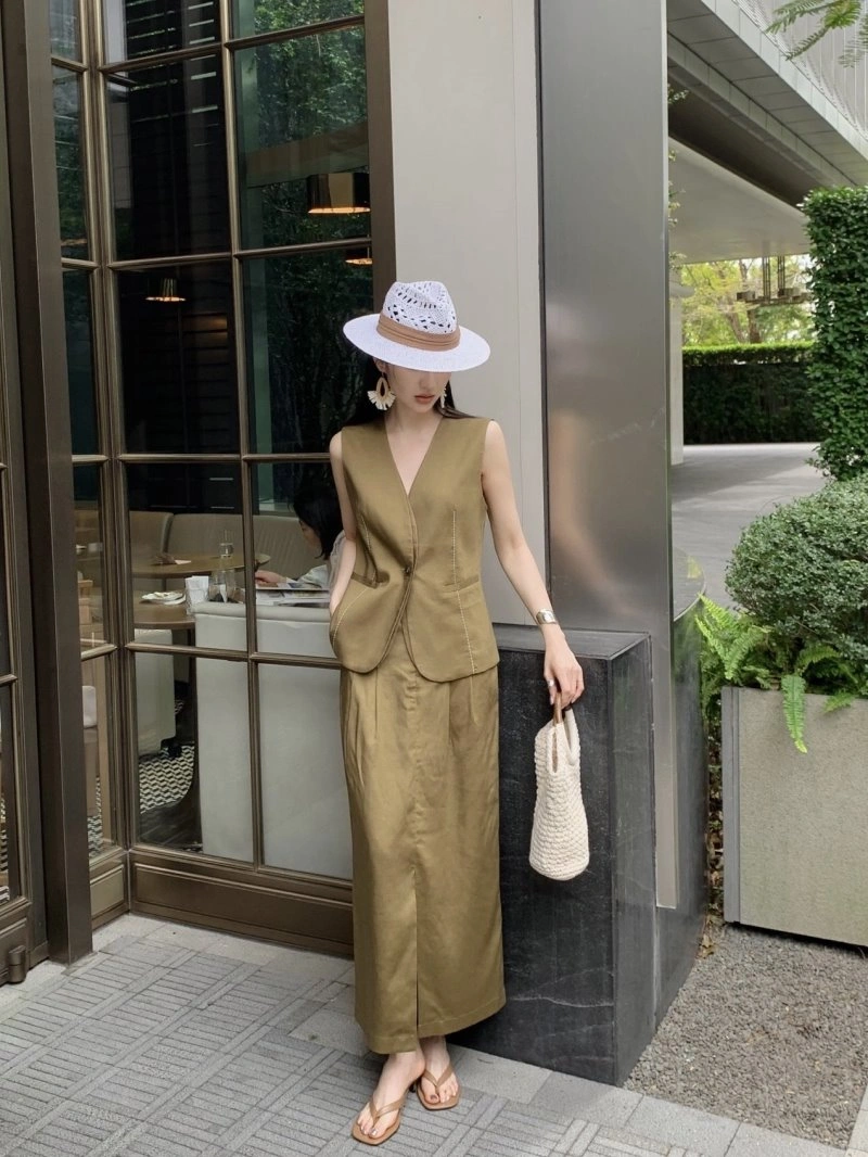 Stylish Christian Dior Dress Suits 113060