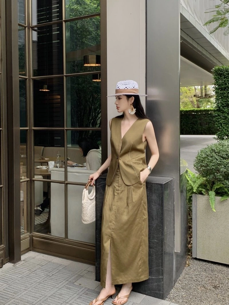 Stylish Christian Dior Dress Suits 113060