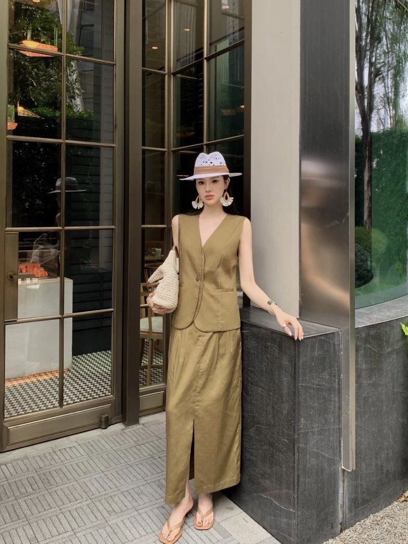 Stylish Christian Dior Dress Suits 113060
