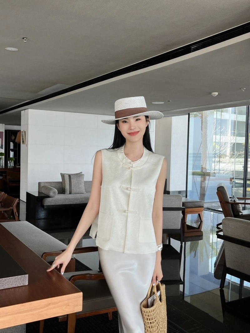 Stylish Christian Dior Dress Suits 113067