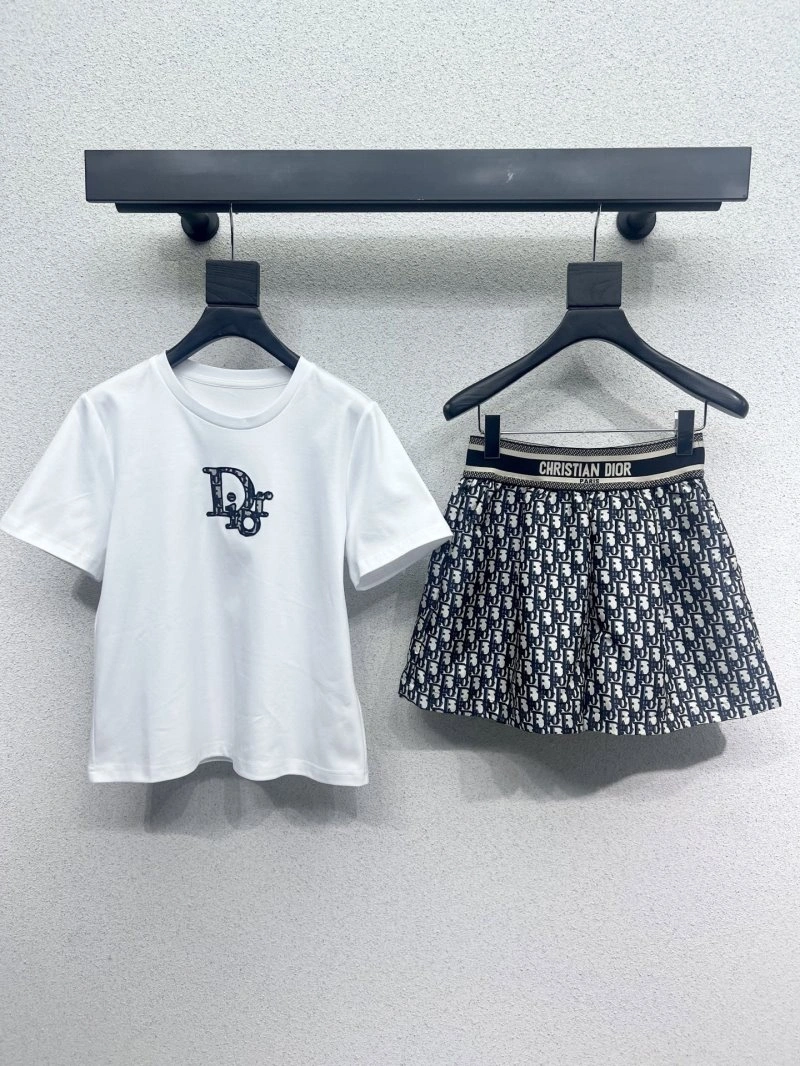 Trendsetting Christian Dior Dress Suits 114475