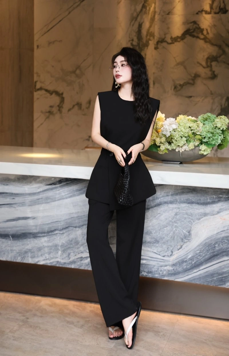 Flexible Christian Dior Dress Suits 114477
