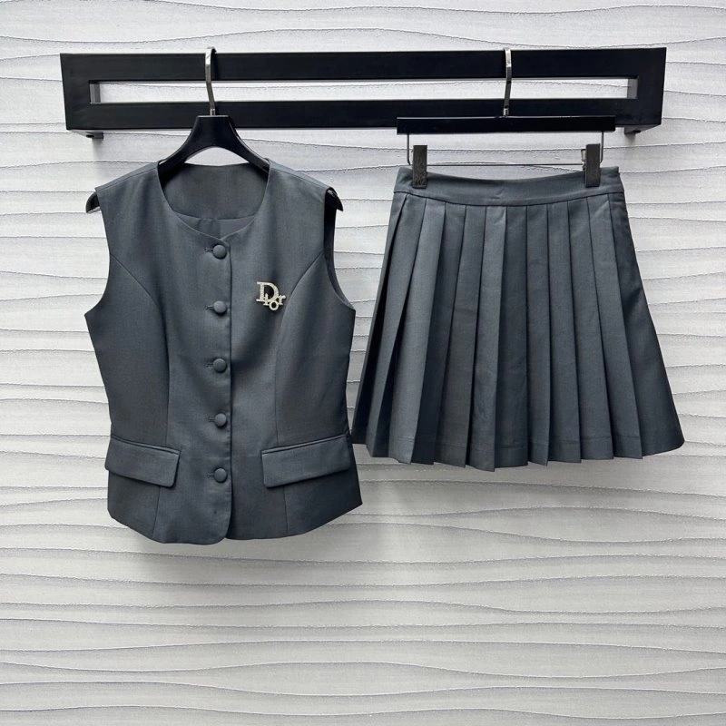 Flexible Christian Dior Dress Suits 112291