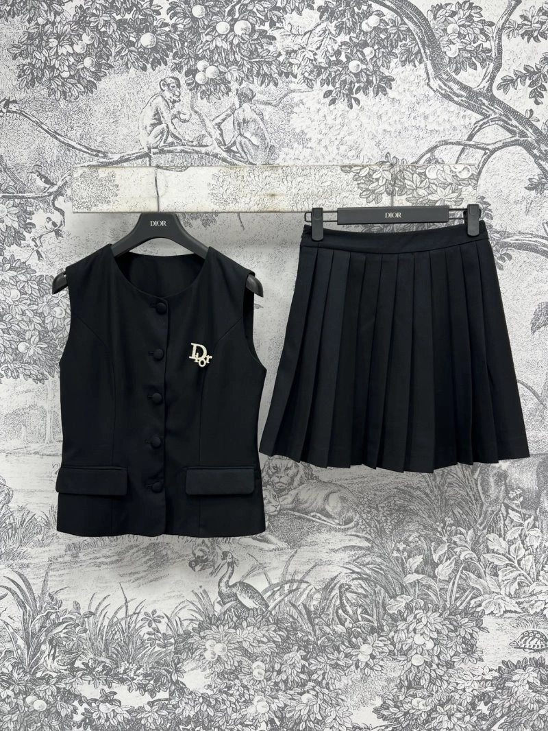 UrbanChic Christian Dior Dress Suits 112280