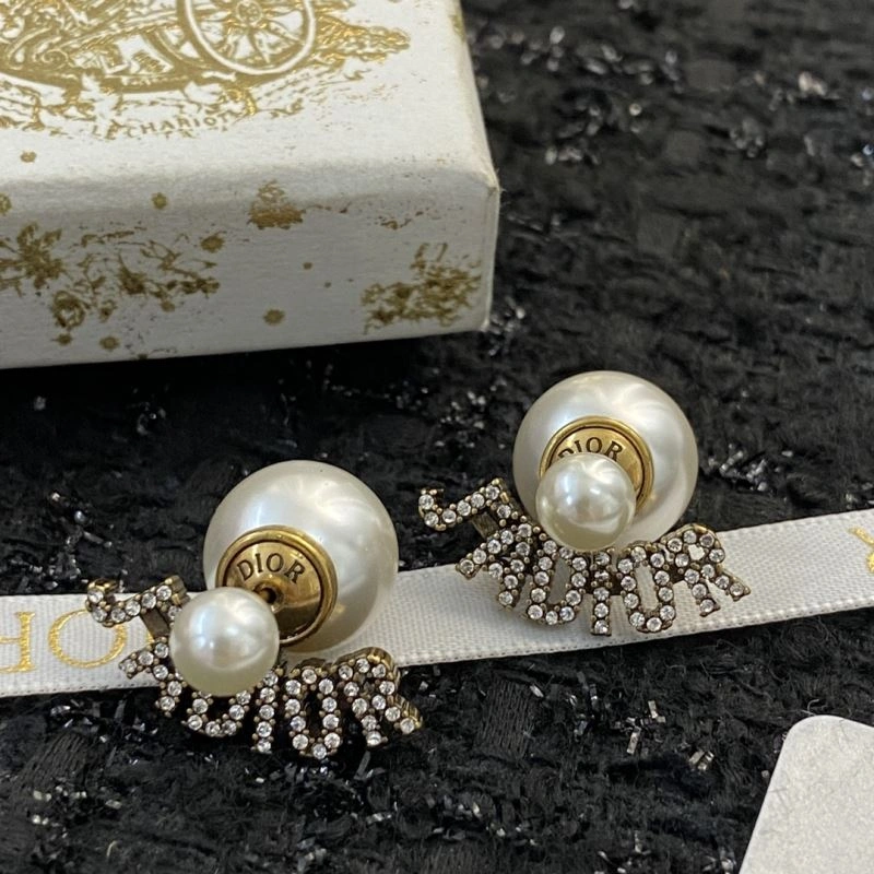 Christian Dior Earrings Refined 236033