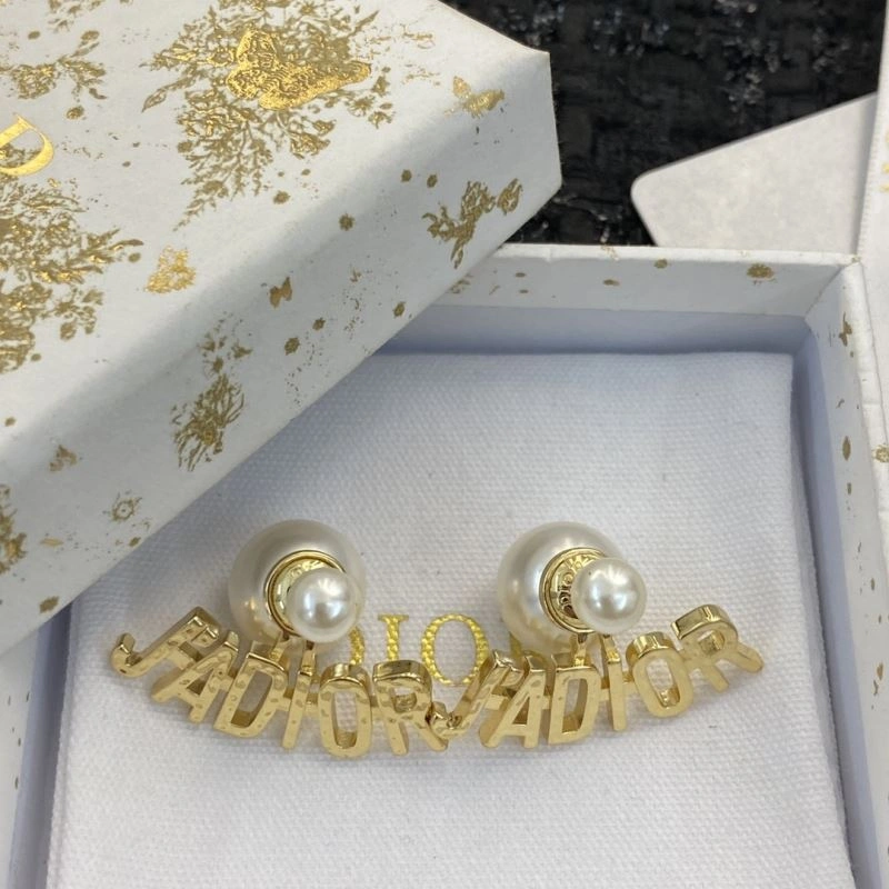 Trendsetting Christian Dior Earrings 235803