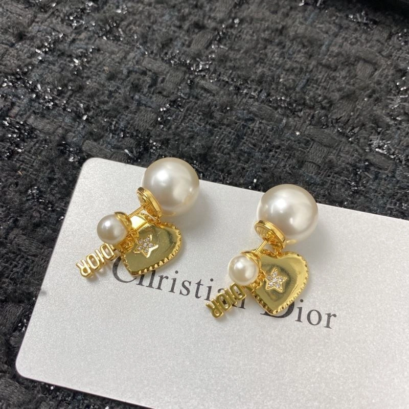 Versatile Christian Dior Earrings 235786