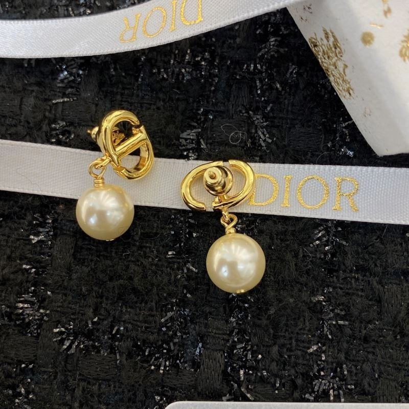 Compact Christian Dior Earrings 236350