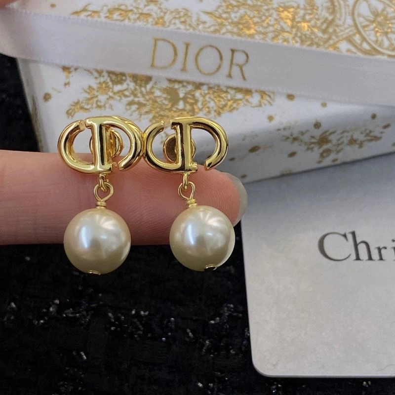 Compact Christian Dior Earrings 236350